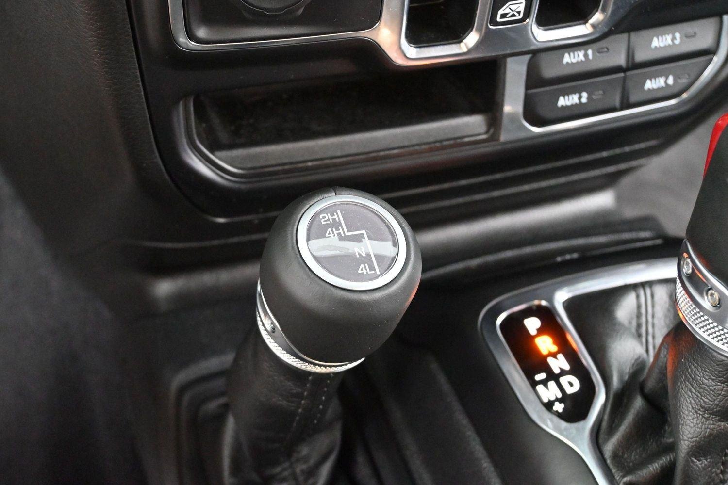 Used 2023 White Jeep Sahara Altitude image 25