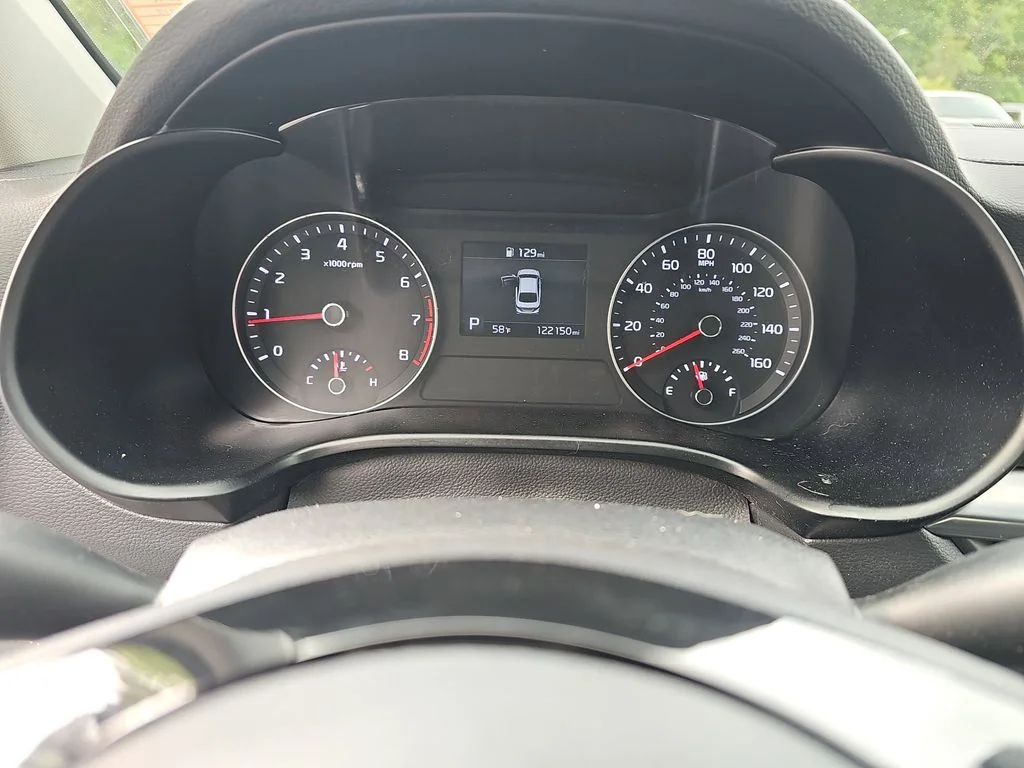 Used 2019 White Kia S image 18