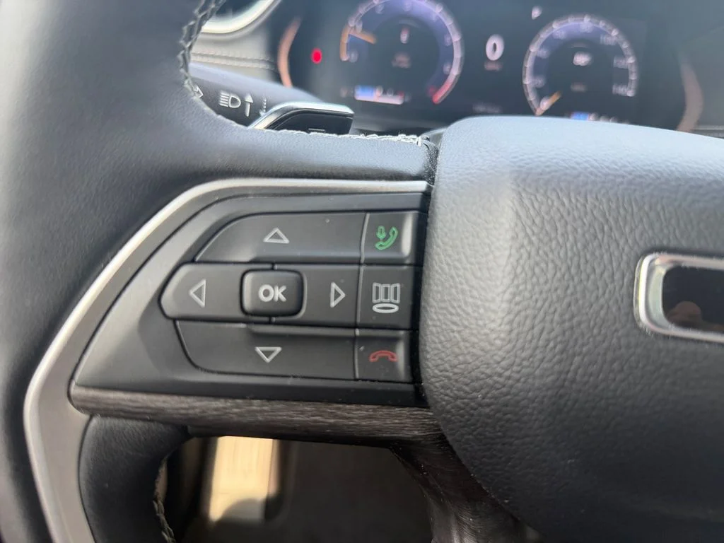 Used 2025 White Jeep Limited image 28