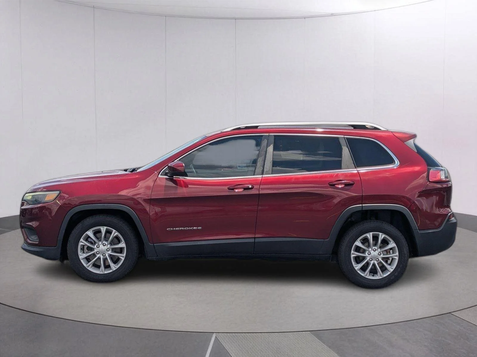 Used 2019 Velvet Red Pearlcoat Jeep Latitude image 2