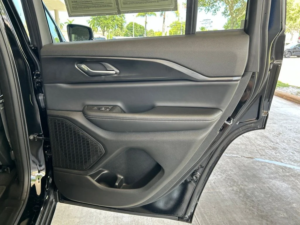 Used 2025 Black Jeep Laredo image 29
