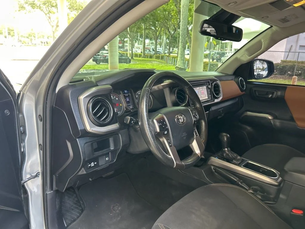 Used 2019 Silver Toyota SR5 image 5