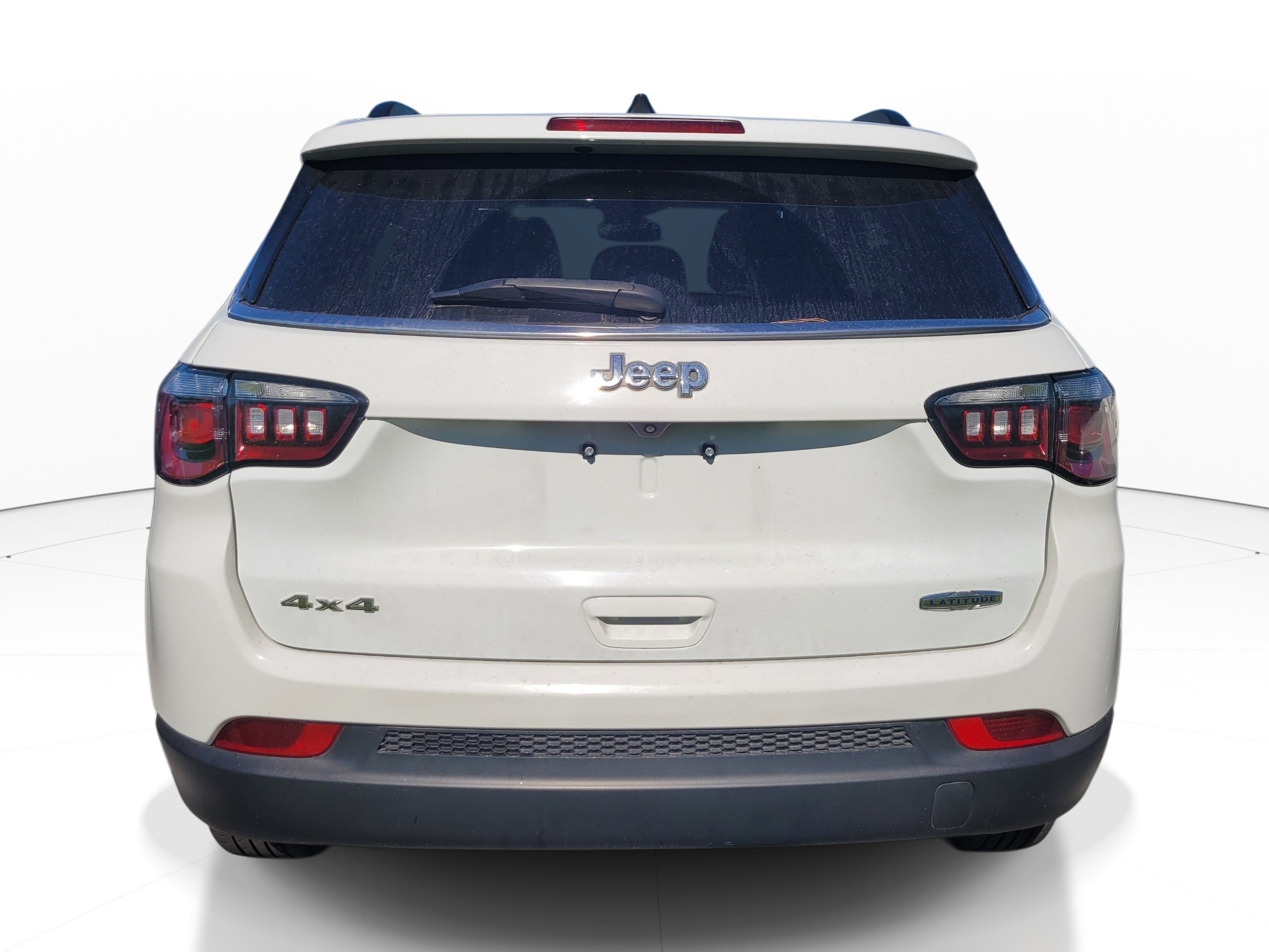 Used 2024 Bright White Clearcoat Jeep Latitude image 5