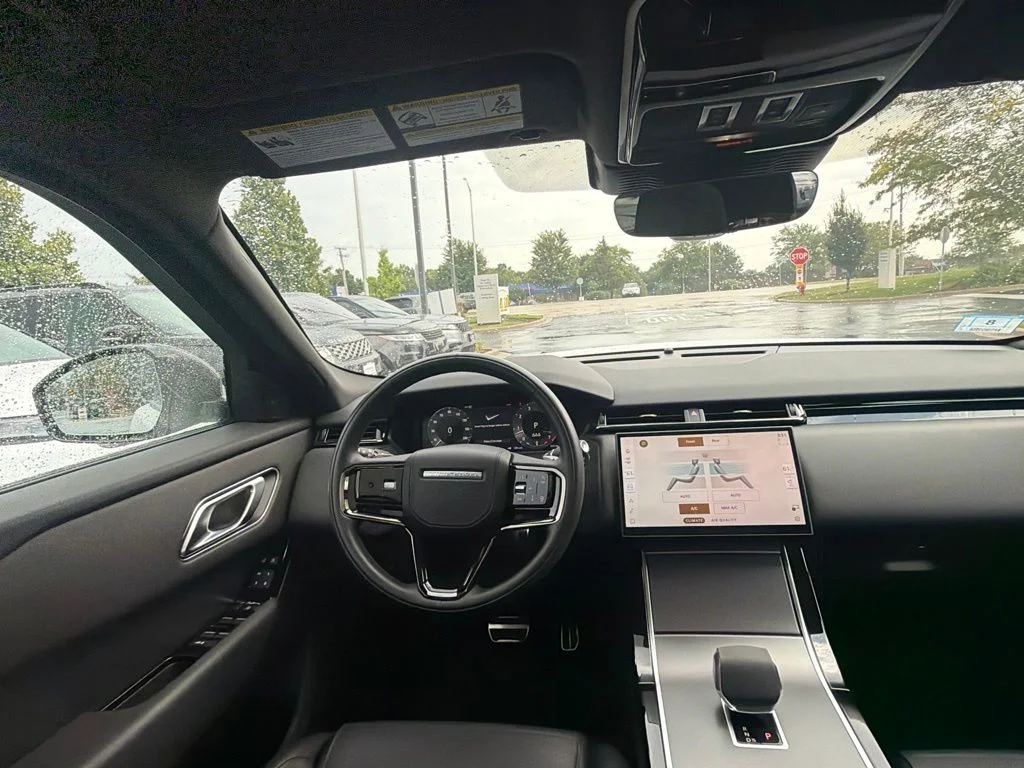 Used 2025 White Land Rover Dynamic HSE image 15