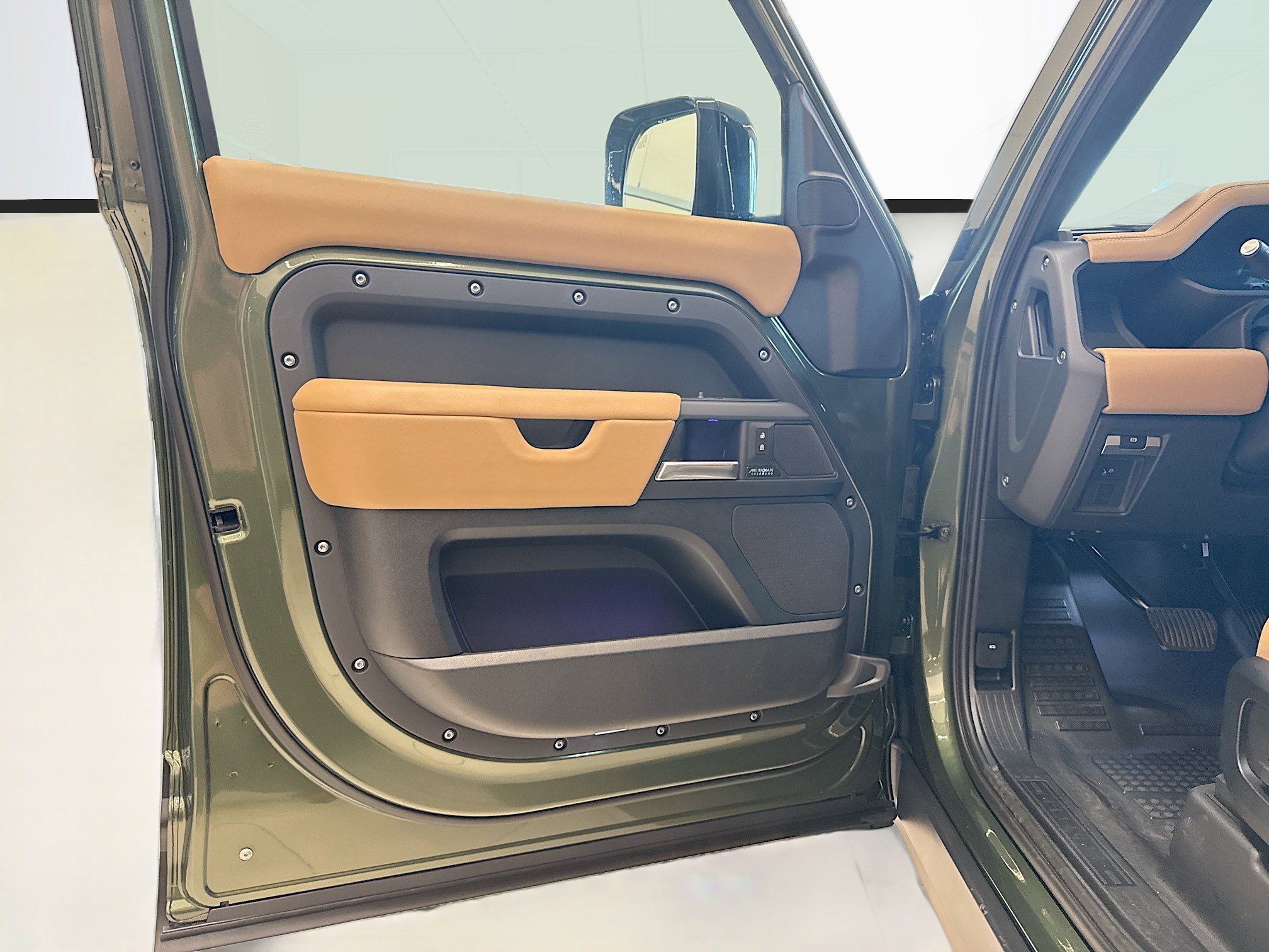 New 2026 Woolstone Green Land Rover X-Dynamic SE image 22