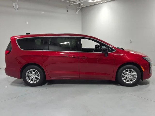 New 2027 Red Hot Pearl-Coat Exterior Paint Chrysler Select image 16