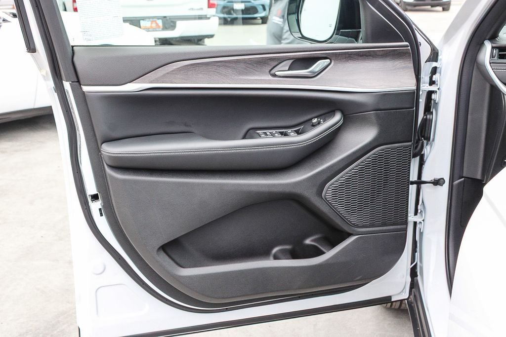 New 2026 Bright White Clearcoat Jeep Altitude image 23
