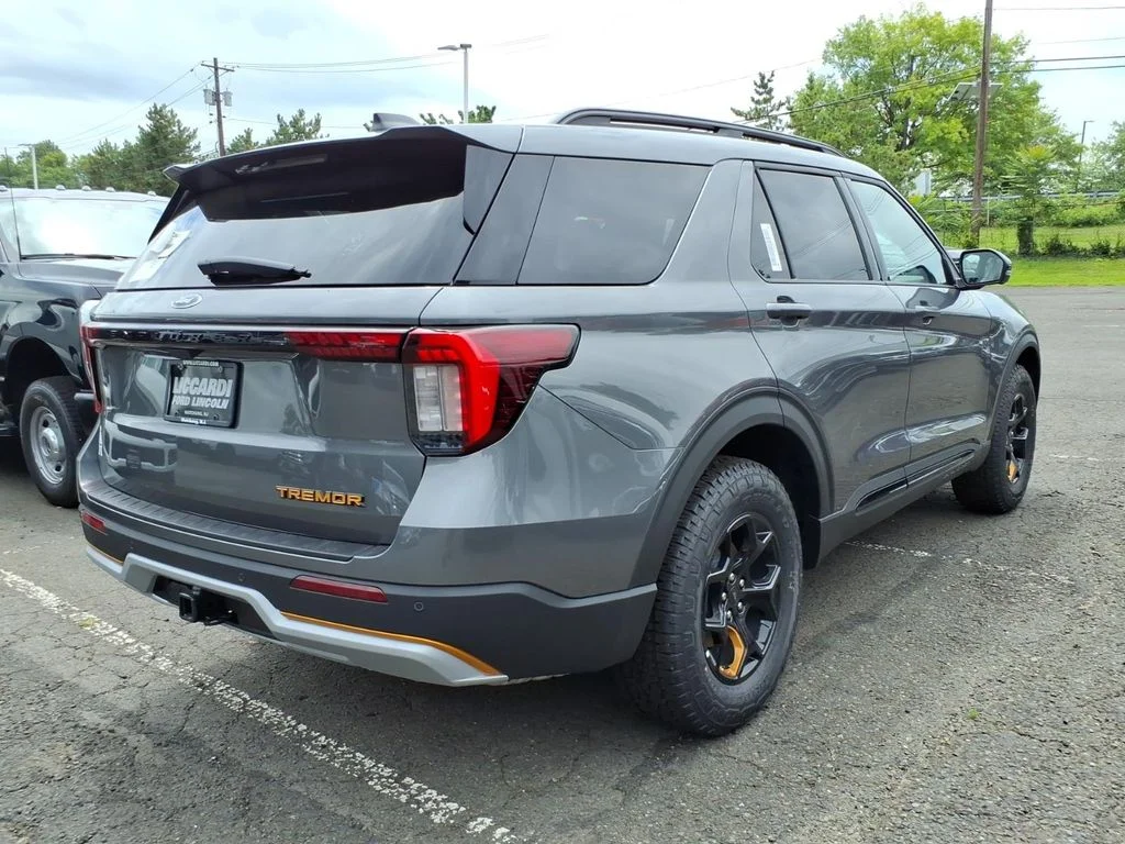 New 2026 Carbonized Gray Metallic Ford Tremor® image 6