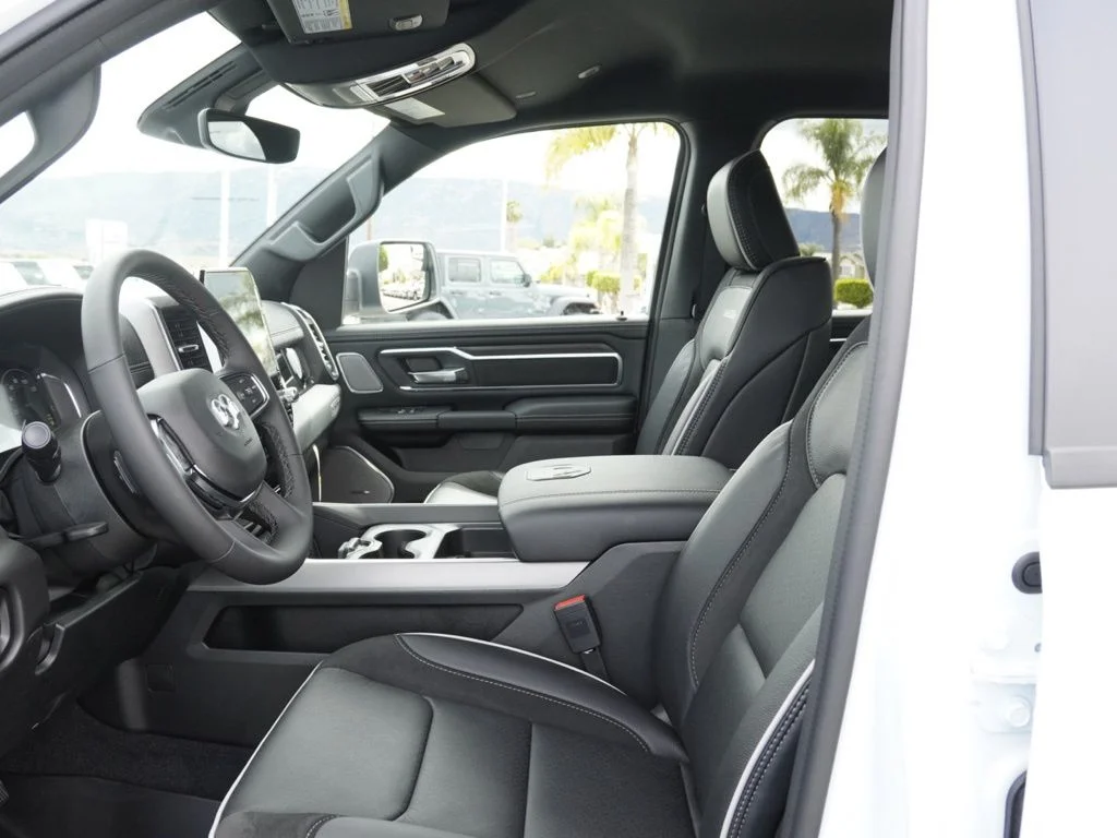 New 2026 Ivory White Tri-Coat Pearl-Coat Exterior Paint RAM Laramie image 17
