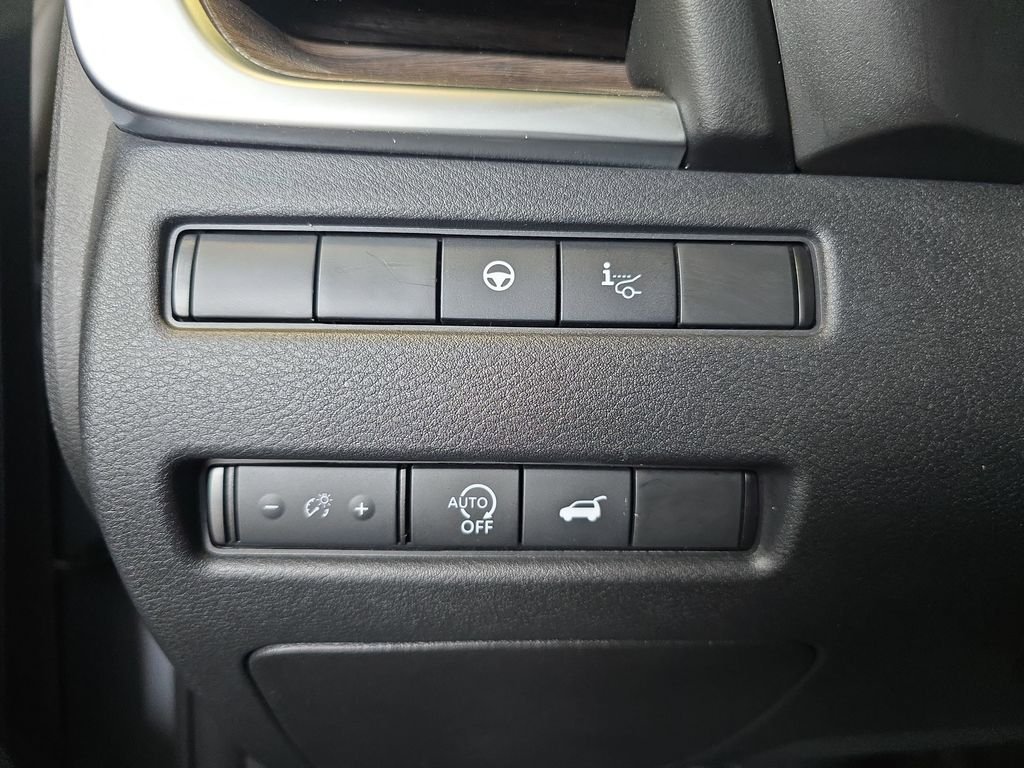 Used 2024 Gray Nissan Platinum image 28