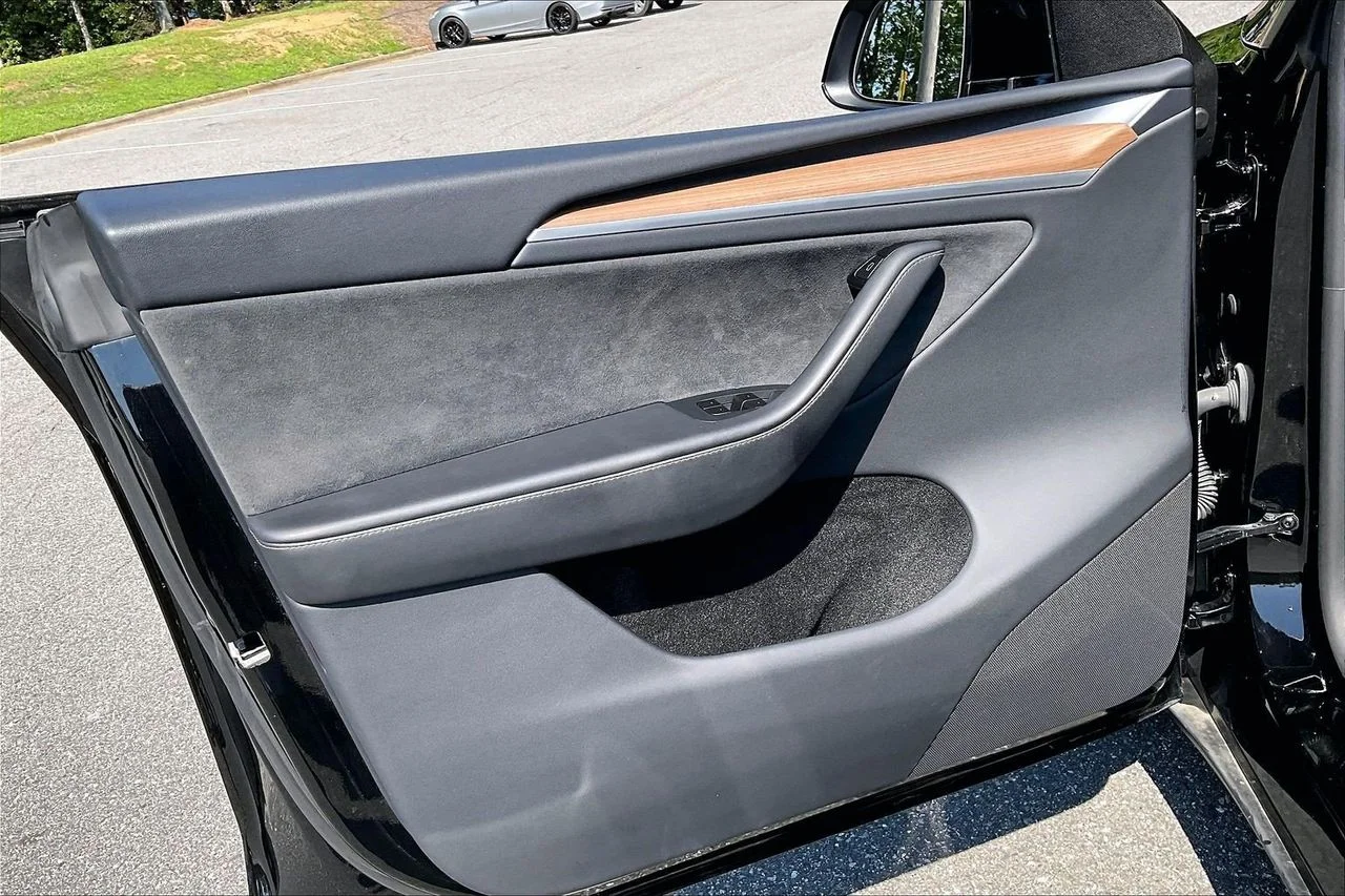 Used 2025  Tesla Performance image 28