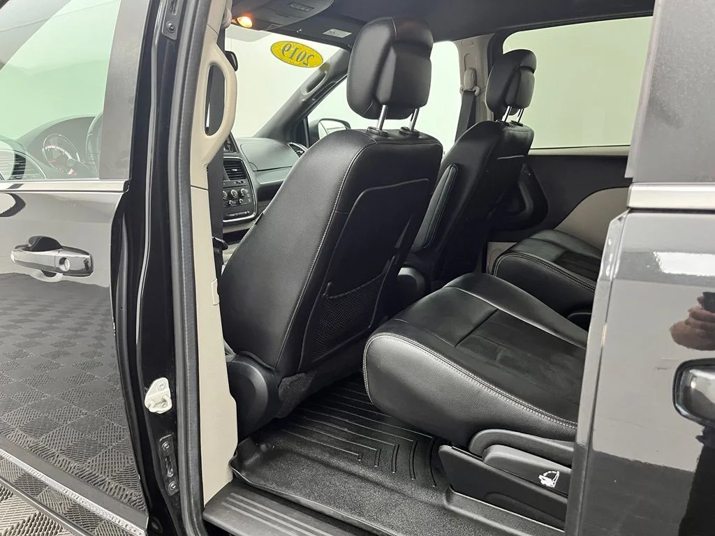 Used 2019 Black Dodge SXT image 37