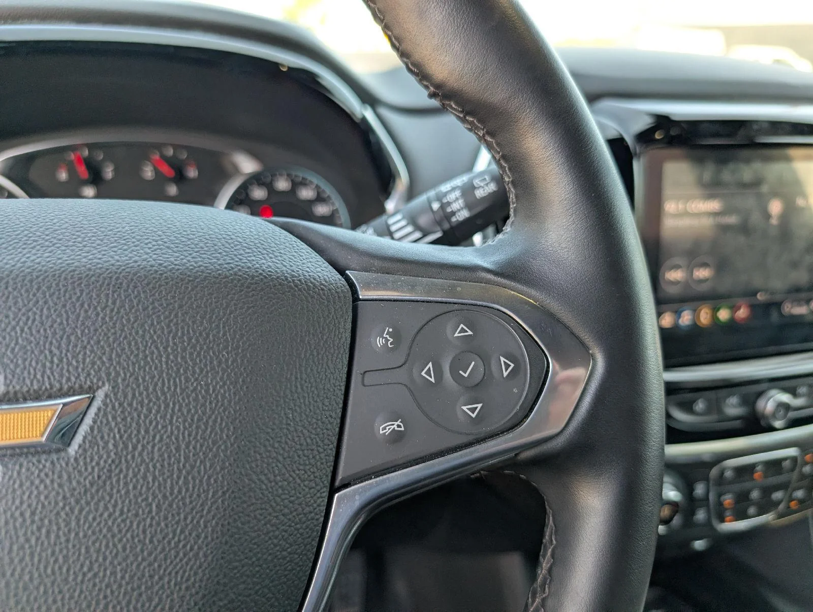 Used 2023 Summit White Chevrolet LT Cloth image 18