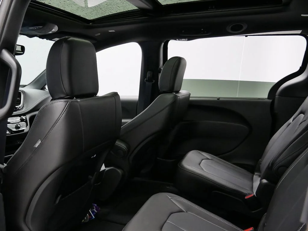 2026 Chrysler Pacifica Select - Photo 21
