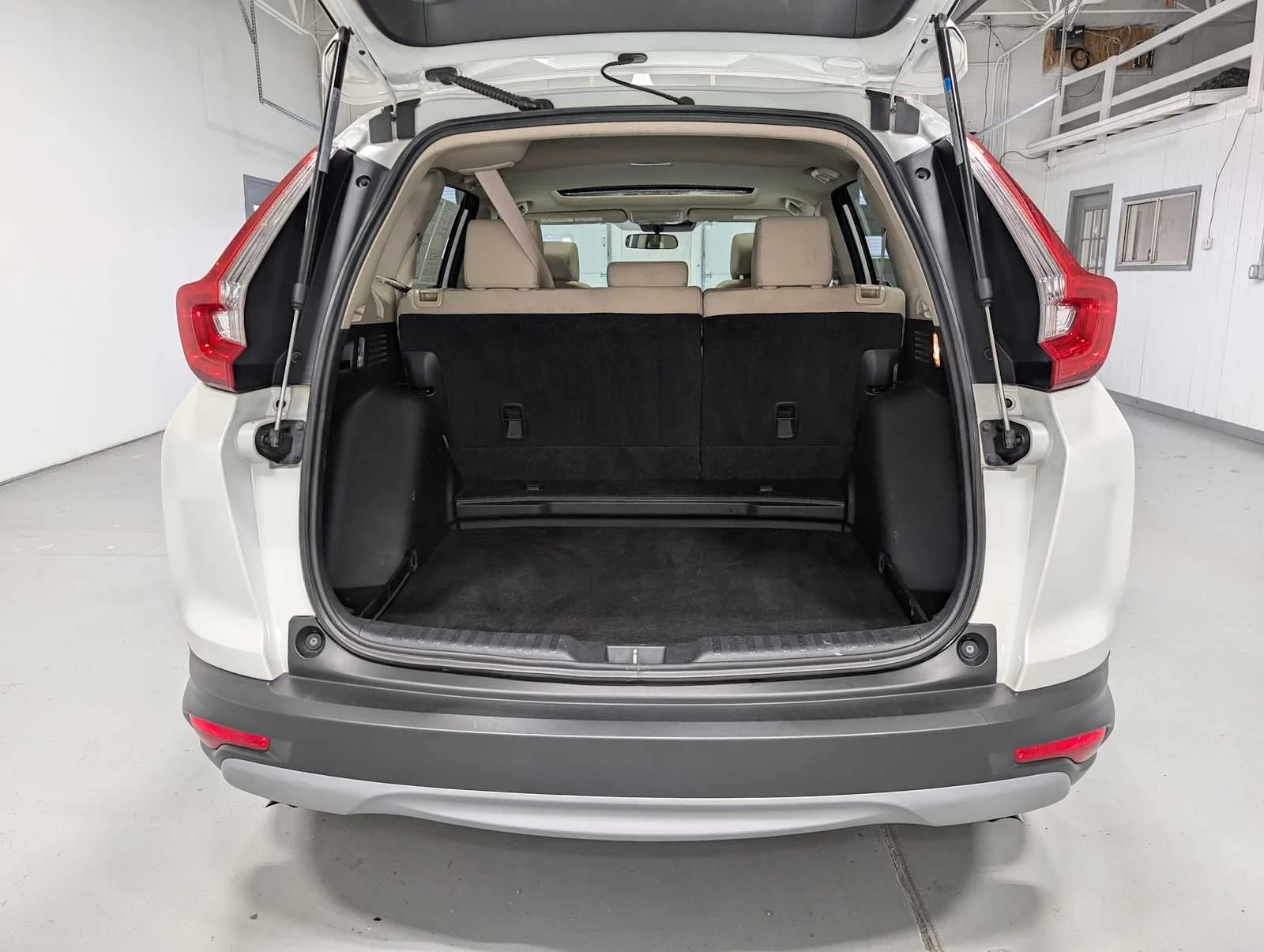 Used 2017 White Diamond Pearl Honda EX image 40