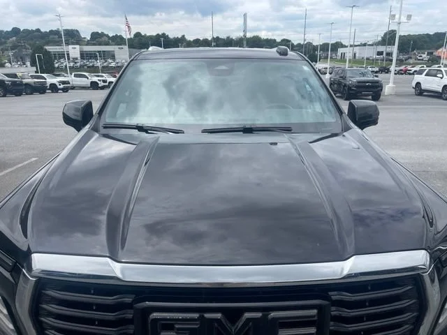Used 2025 Onyx Black GMC Elevation image 13