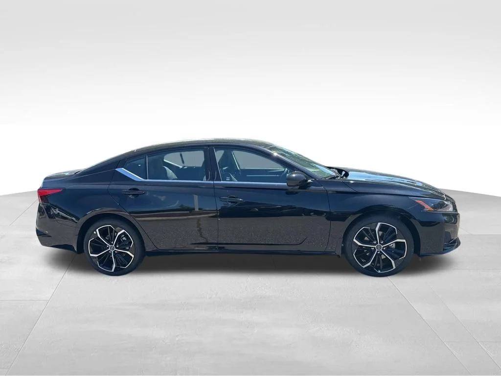 New 2026 Super Black Nissan SR image 5