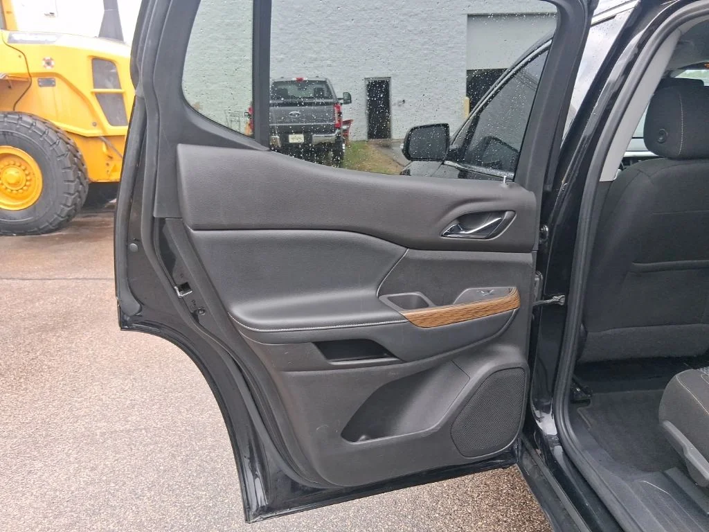 Used 2020 Ebony Twilight Metallic GMC SLE image 32