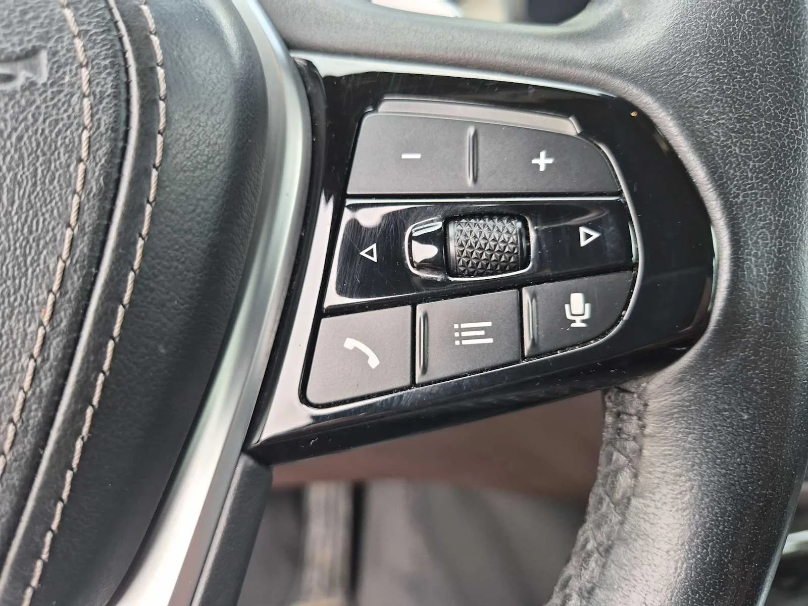 Used 2021 Alpine White BMW 540i xDrive image 26