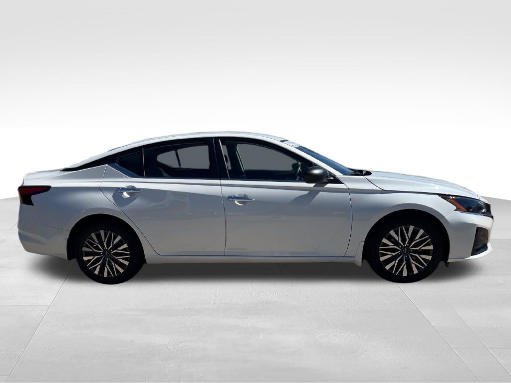 Used 2024 White Nissan 2.5 SV image 6