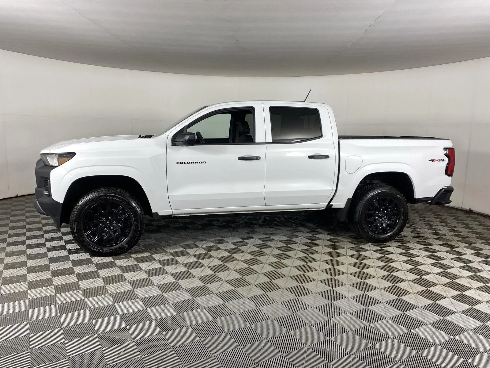 Used 2026 Summit White Chevrolet WT image 4