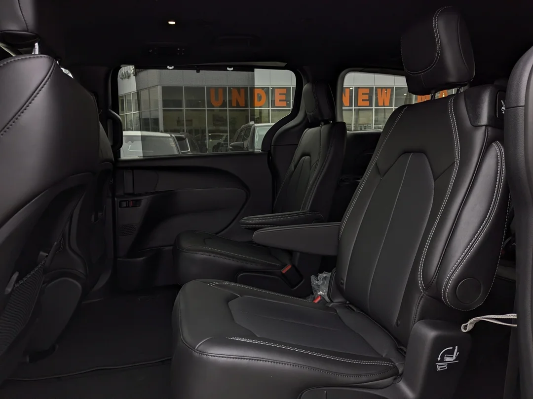 New 2026 Black Chrysler SXT - - FWD - Power Liftgate - Power Sliding Doors - Leather & More! image 28