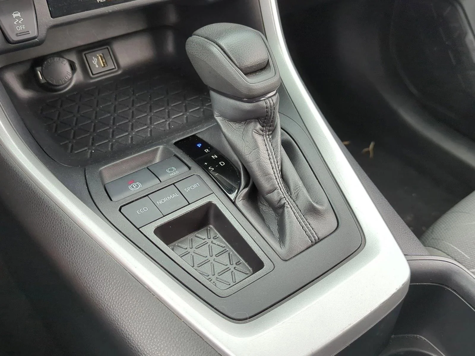 Used 2024 Ice Cap Toyota XLE image 12