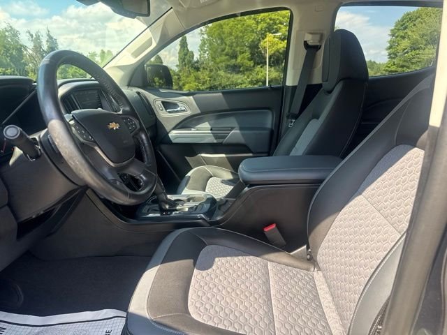 Used 2019 Gray Chevrolet Z71 image 16