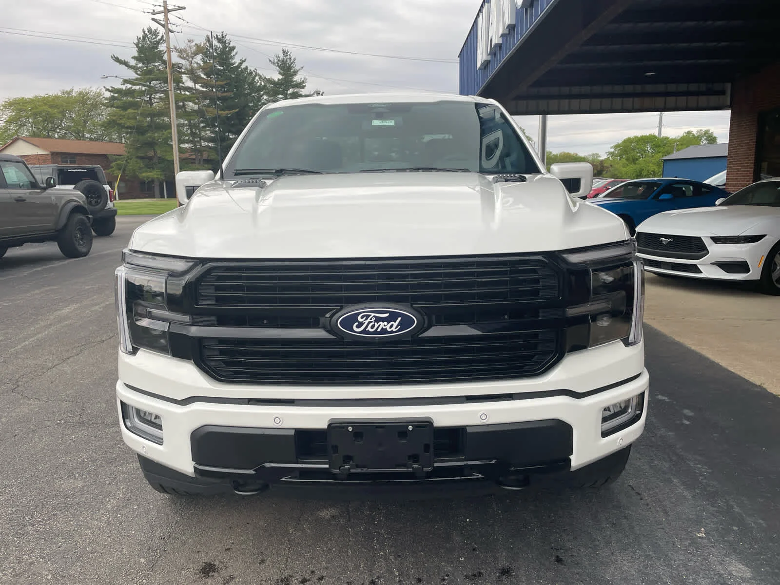New 2026 Star White Metallic Tri-Coat Ford Platinum® image 2