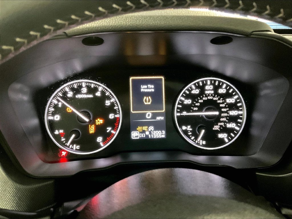 Used 2025 Ice Silver Metallic Subaru Premium image 25