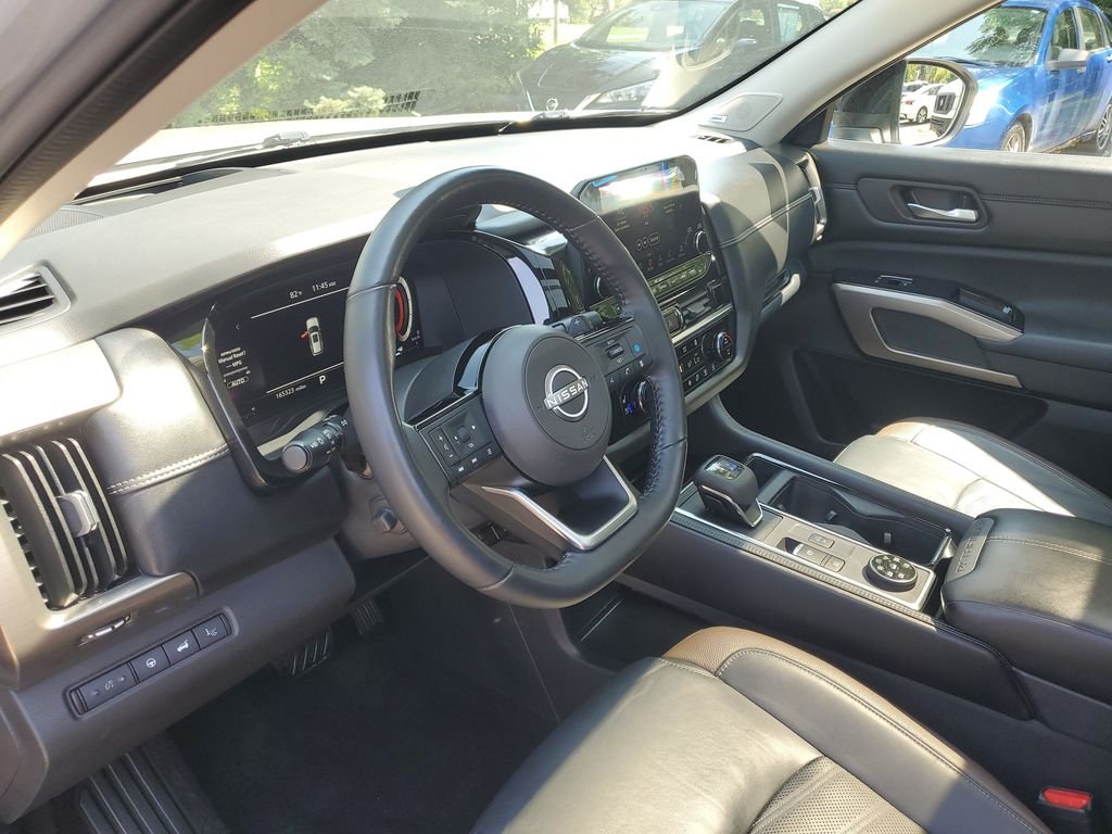 Used 2022 Solid Gray/Super Black Nissan Platinum image 13