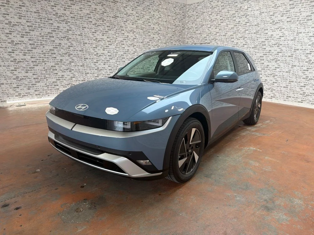 New 2027 Lucid Blue Hyundai SE image 3