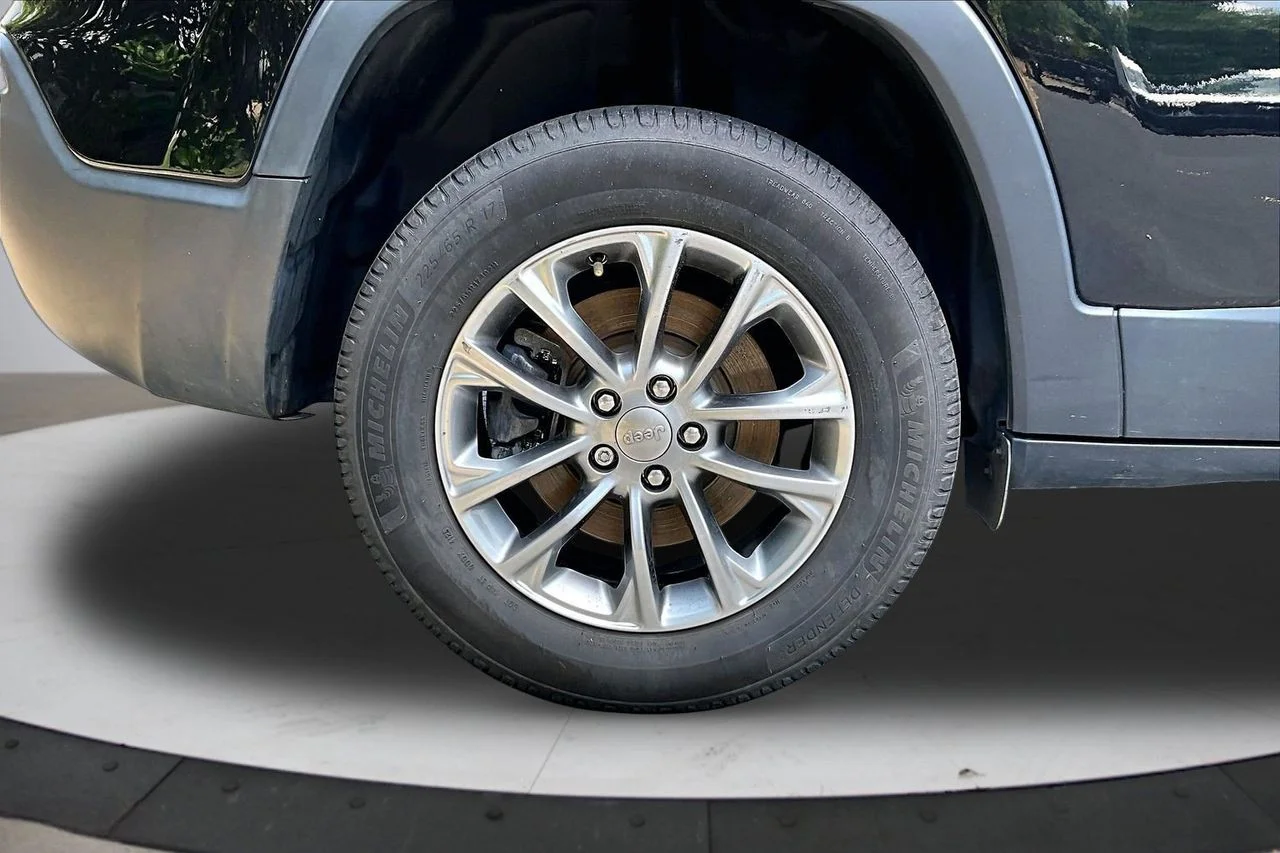 Certified Used 2019 Black Jeep Latitude Plus image 34
