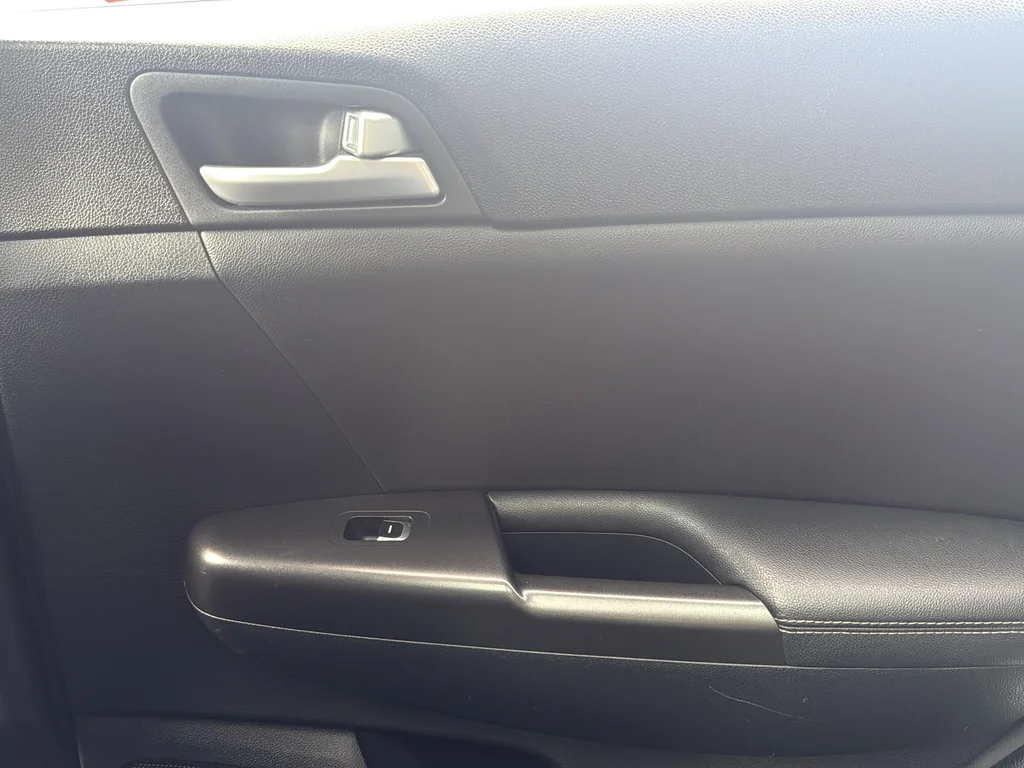 Used 2017 Red Kia EX image 42