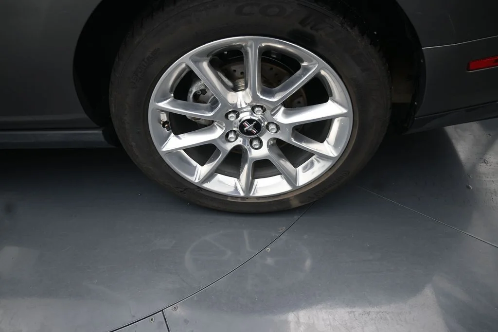 Used 2011  Ford V6 Premium image 14