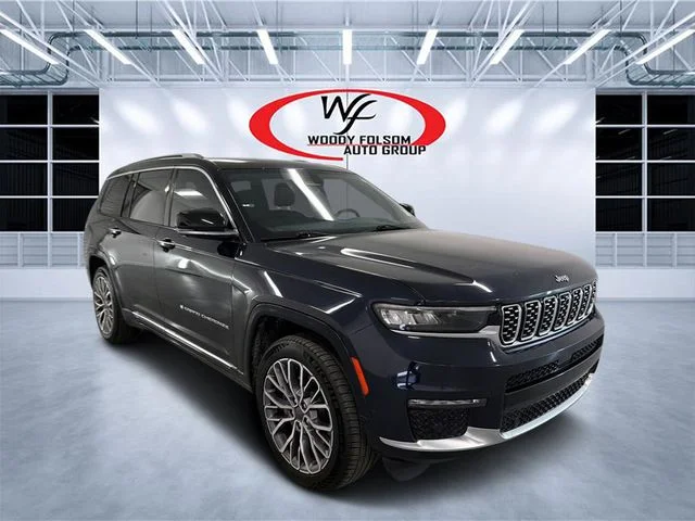 Used 2023 Black Jeep Summit image 3