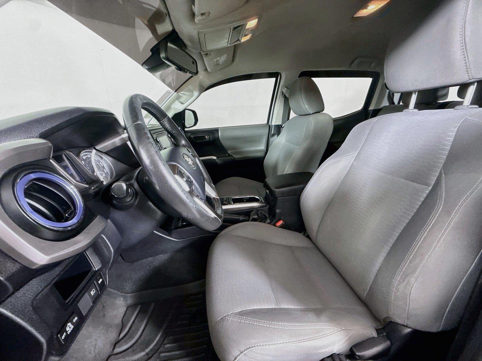 Used 2019 Cement Toyota SR5 image 3