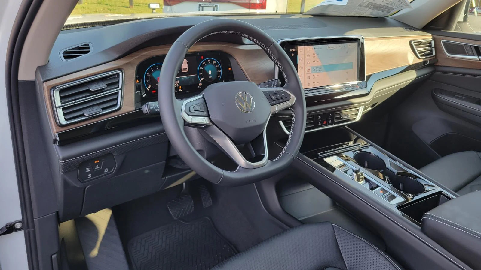 New 2026 Opal White Pearl Volkswagen 2.0T SE w/Technology image 22