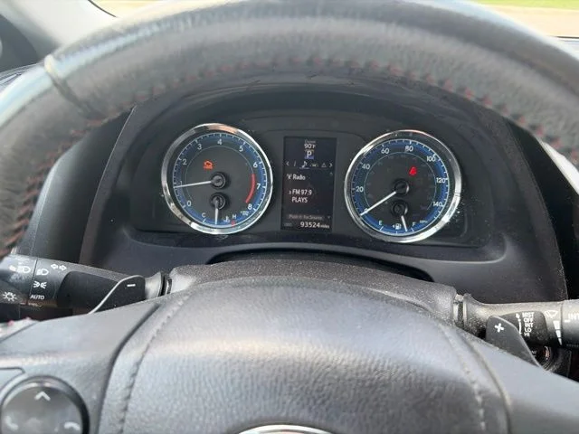 Used 2017 White Toyota L image 6