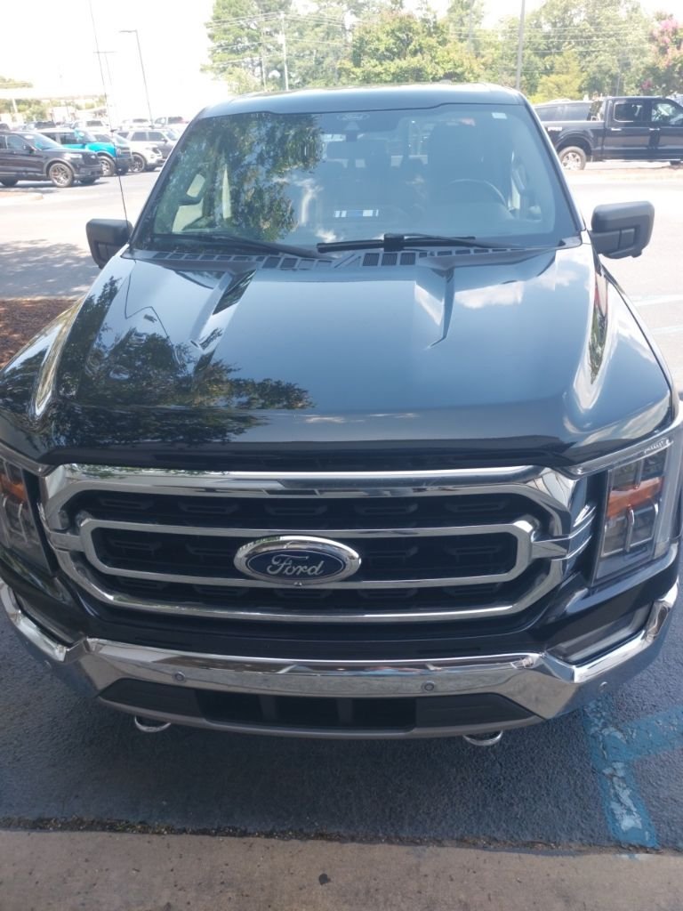 Used 2021 Black Ford XLT image 2