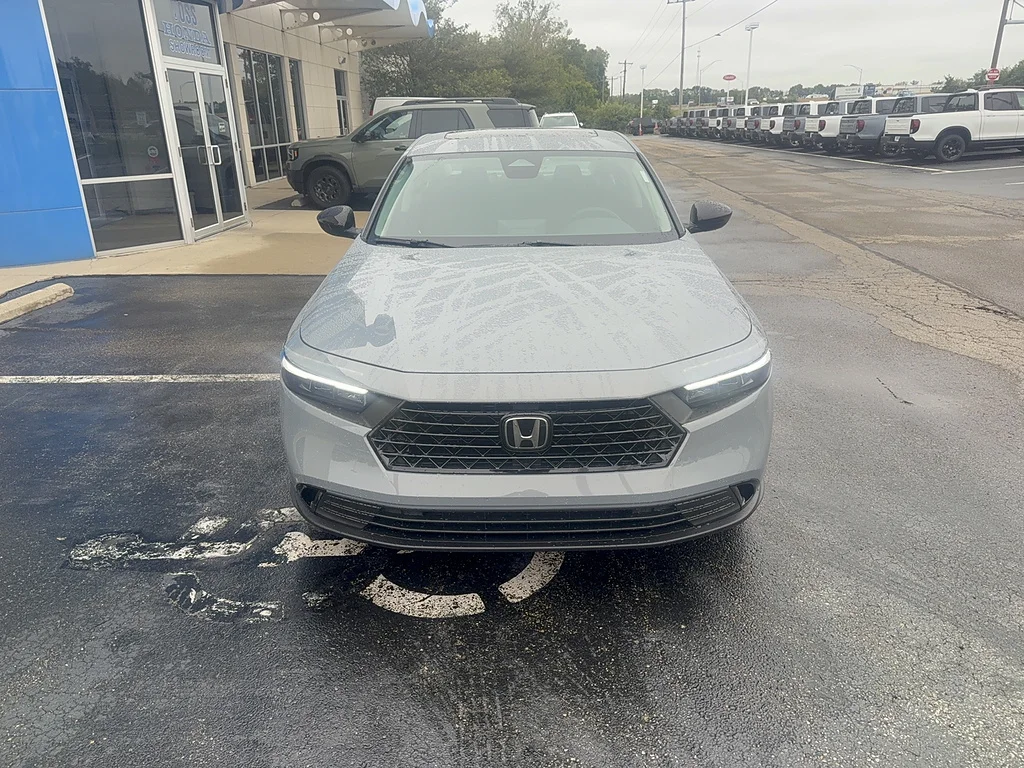New 2026 Urban Gray Pearl Honda SE image 2