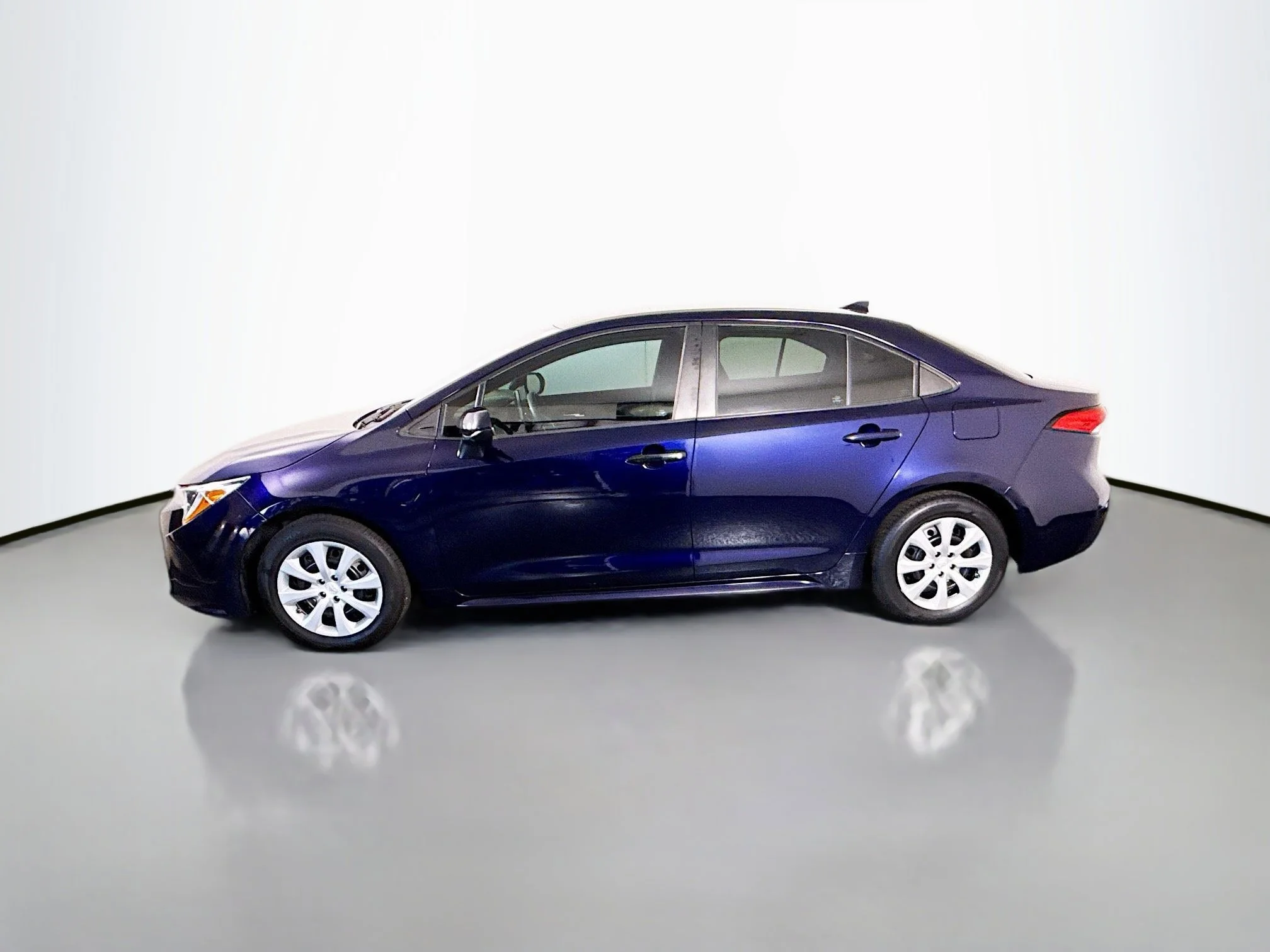 Used 2020 Blueprint Toyota LE image 4