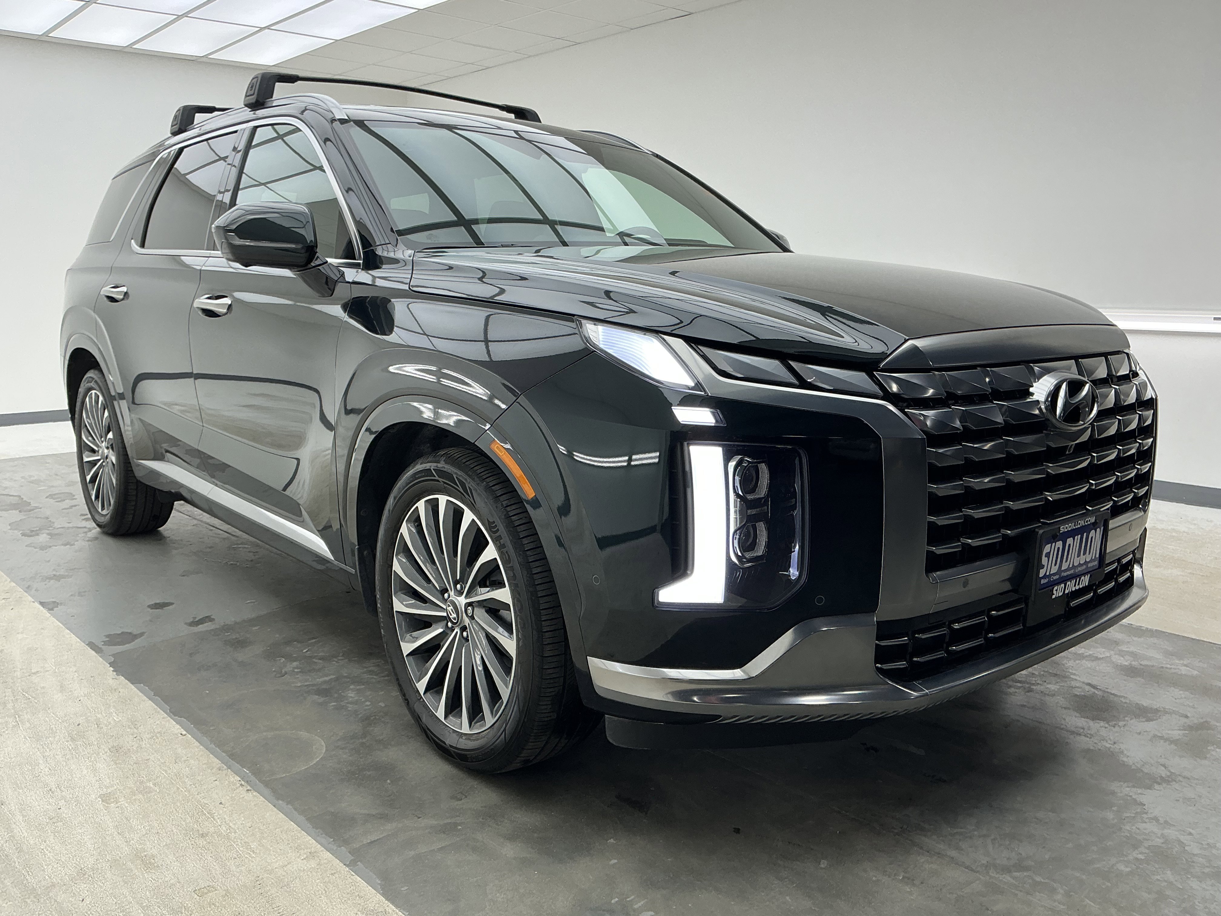 Used 2024 Robust Emerald Hyundai Calligraphy image 3