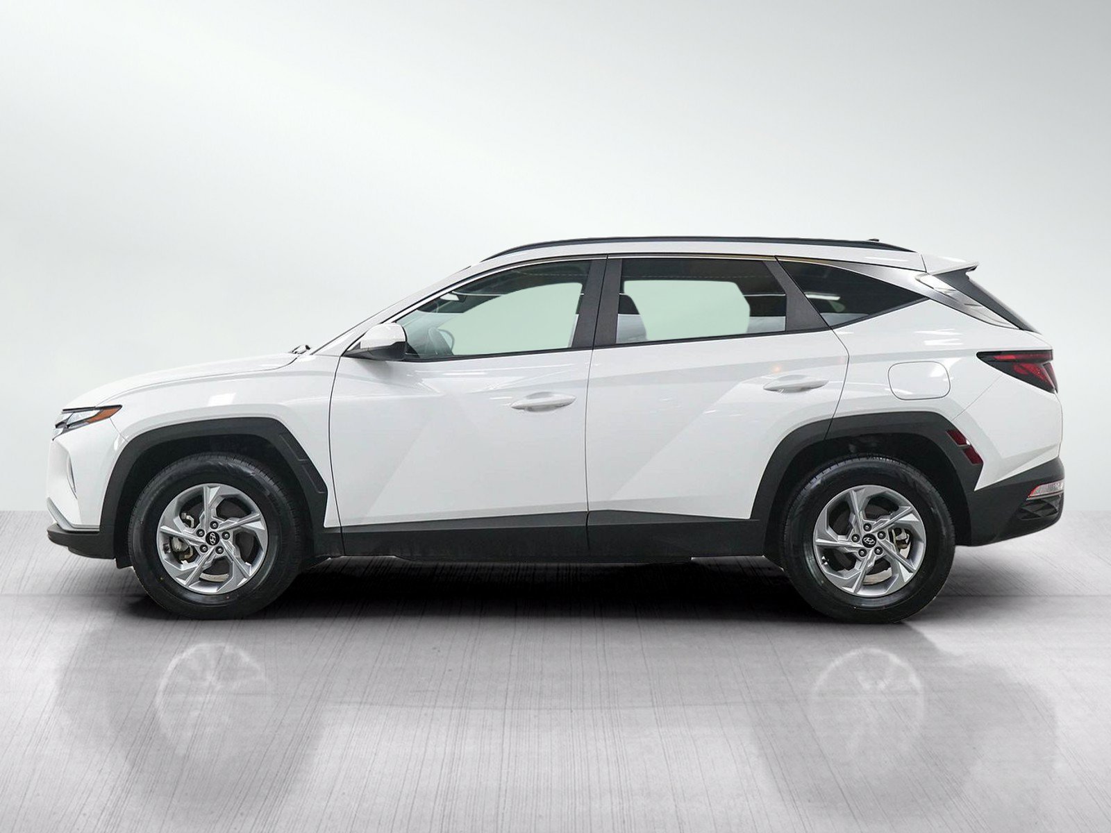 Used 2024 Hyundai Tucson SEL with VIN 5NMJBCDEXRH345748 for sale in Minneapolis, Minnesota