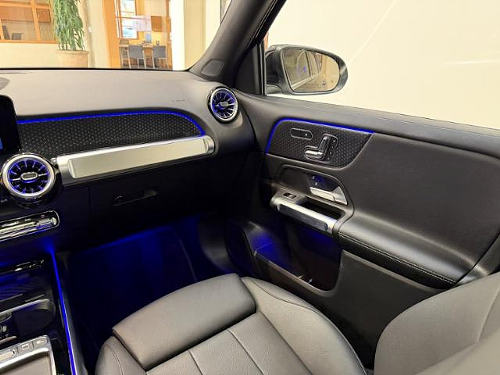 Used 2025 Night Black Mercedes-Benz  image 10