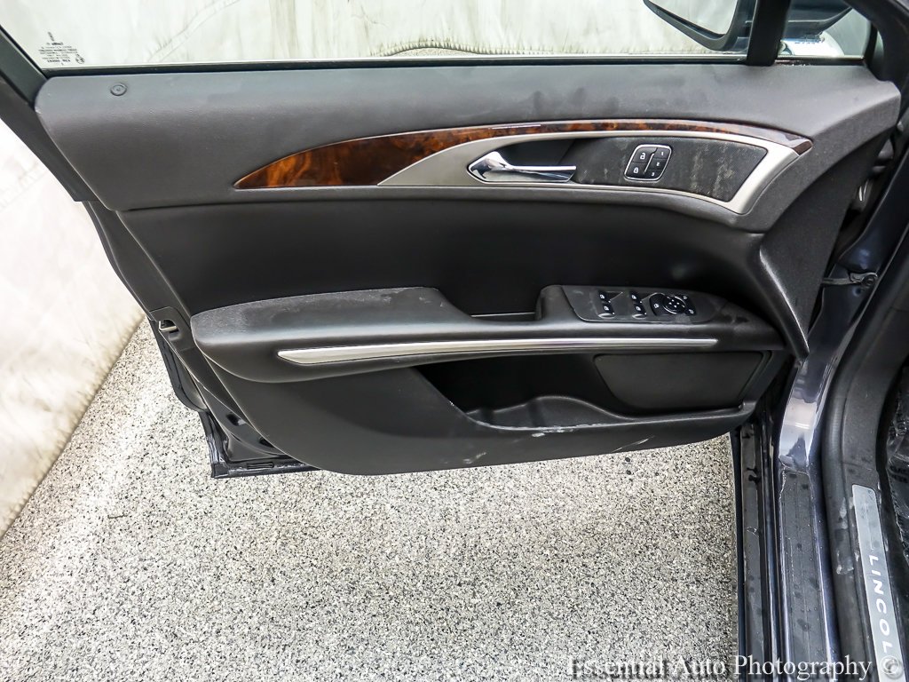 Used 2013 Quartz Metallic Lincoln Base image 18