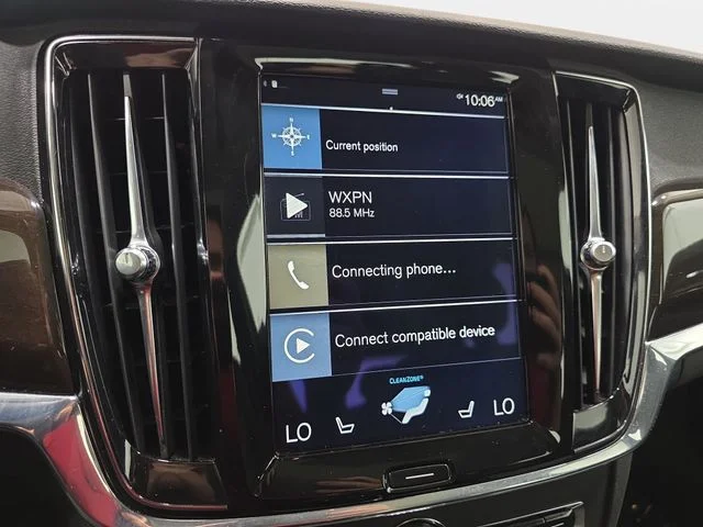 Used 2018 Gray Volvo T5 Momentum image 19