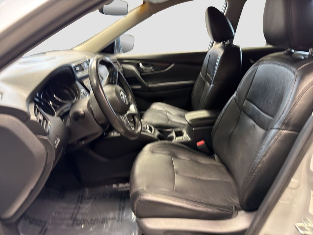 Used 2019 Silver Nissan SL image 12