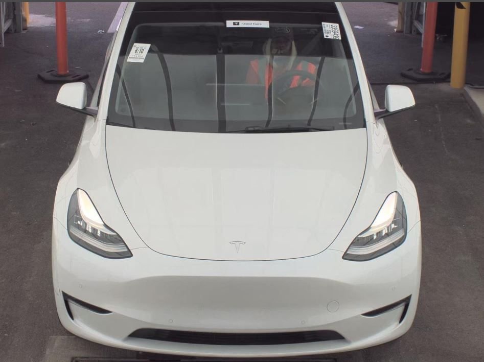 Used 2021 Tesla Model Y Long Range with VIN 5YJYGAEE2MF208865 for sale in Kansas City, KS