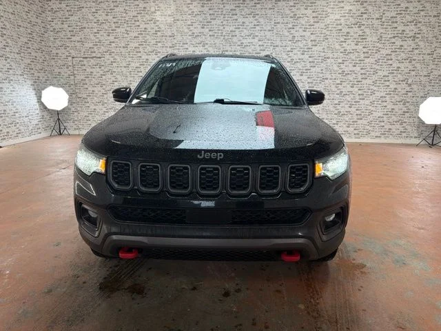 Used 2024 Diamond Black Crystal Pearlcoat Jeep Trailhawk image 2